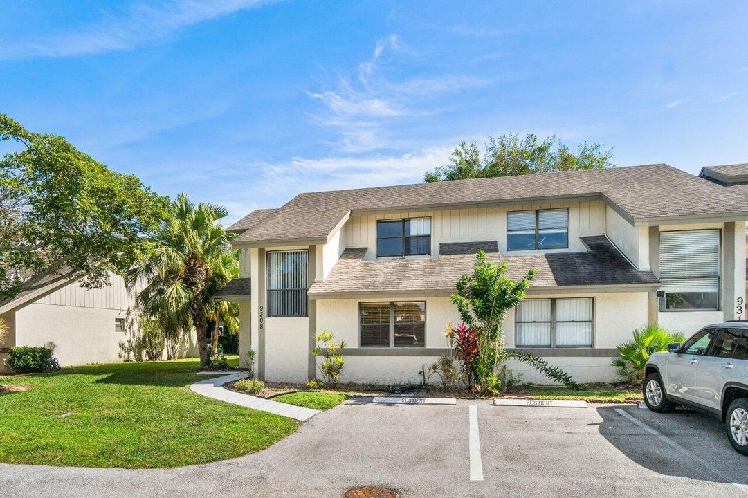 Active With Contract: $2,750 (3 beds, 2 baths, 1587 Square Feet)