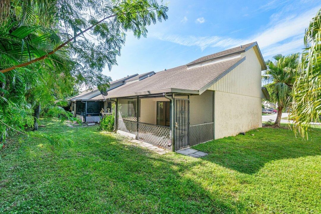 Active With Contract: $2,750 (3 beds, 2 baths, 1587 Square Feet)