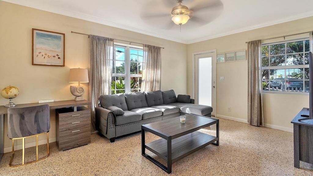 出租: $2,000 (2 贝兹, 1 浴室, 685 平方英尺)