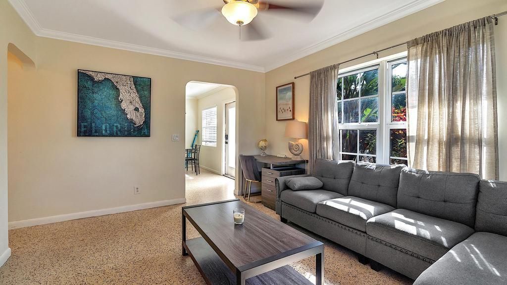 出租: $2,000 (2 贝兹, 1 浴室, 685 平方英尺)