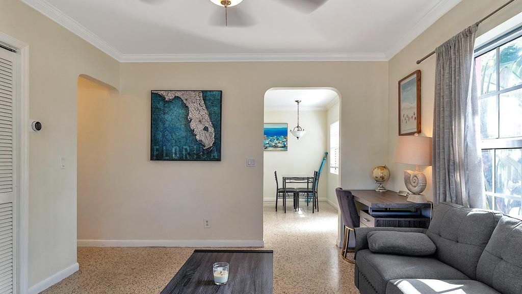 出租: $2,000 (2 贝兹, 1 浴室, 685 平方英尺)