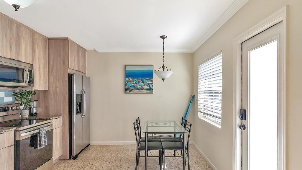 出租: $2,000 (2 贝兹, 1 浴室, 685 平方英尺)