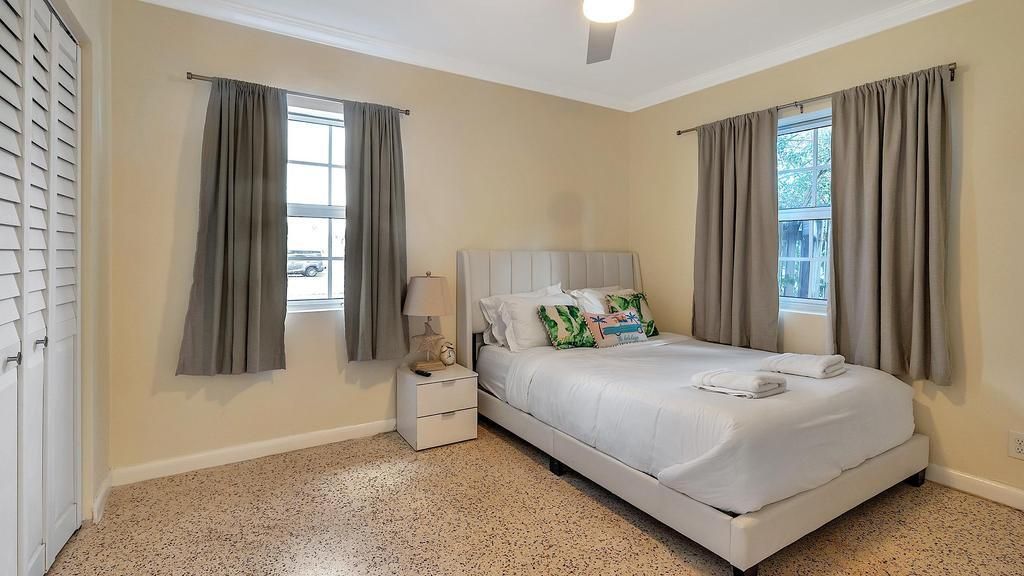 出租: $2,000 (2 贝兹, 1 浴室, 685 平方英尺)