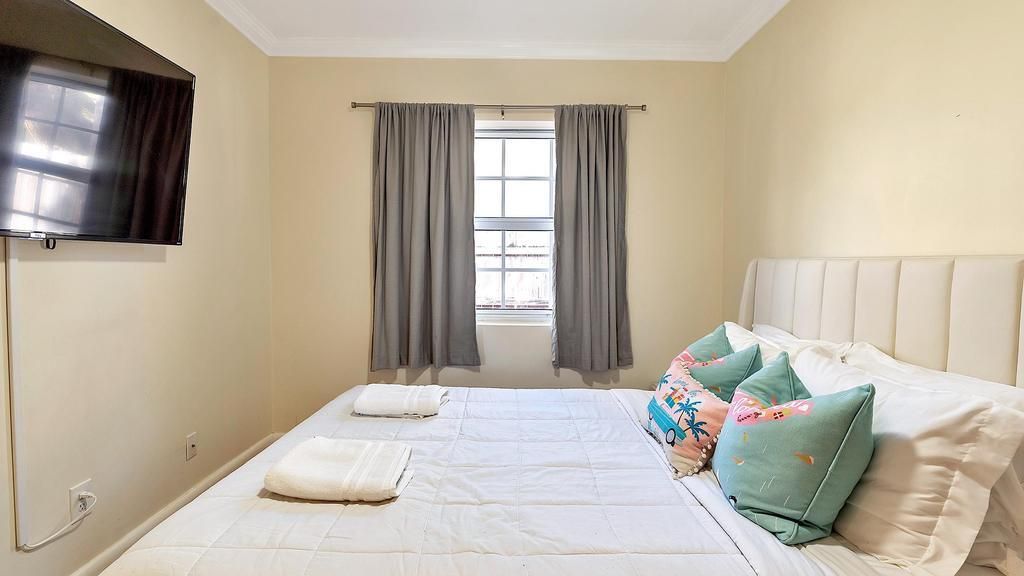 出租: $2,000 (2 贝兹, 1 浴室, 685 平方英尺)