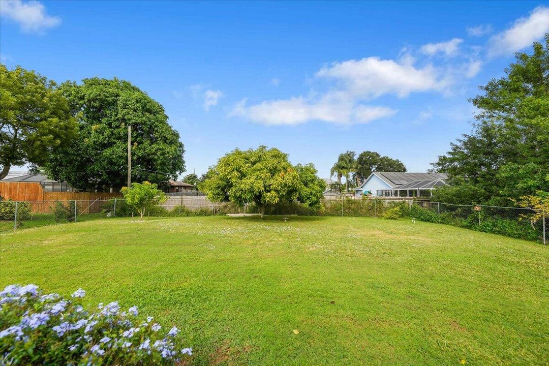 Active With Contract: $299,900 (3 beds, 2 baths, 1128 Square Feet)