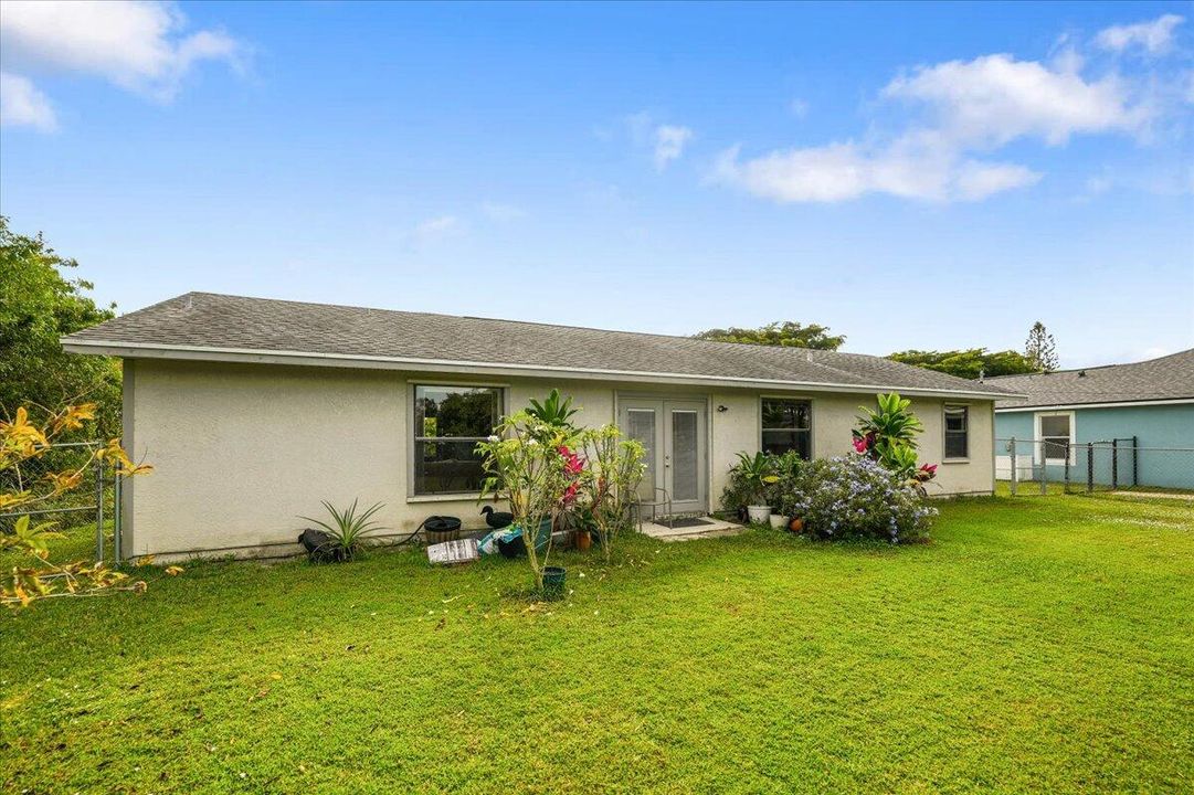 Active With Contract: $299,900 (3 beds, 2 baths, 1128 Square Feet)