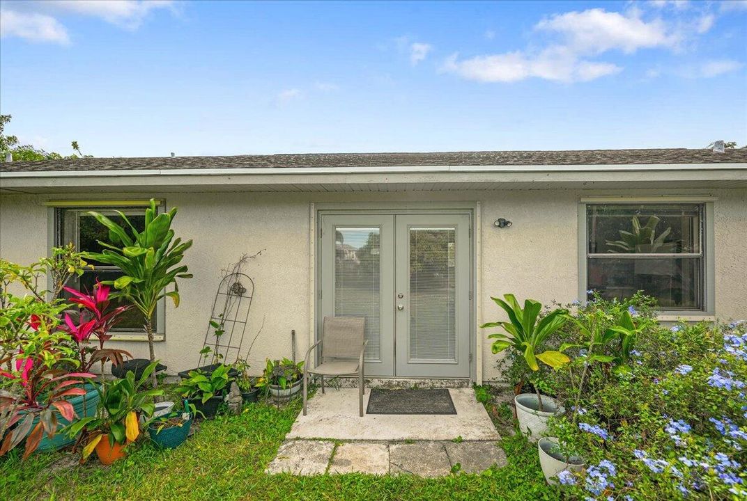 Active With Contract: $299,900 (3 beds, 2 baths, 1128 Square Feet)