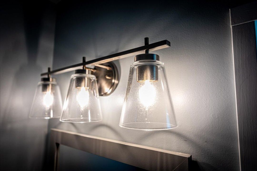 Active With Contract: $299,900 (3 beds, 2 baths, 1128 Square Feet)