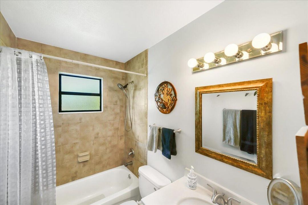 Active With Contract: $299,900 (3 beds, 2 baths, 1128 Square Feet)