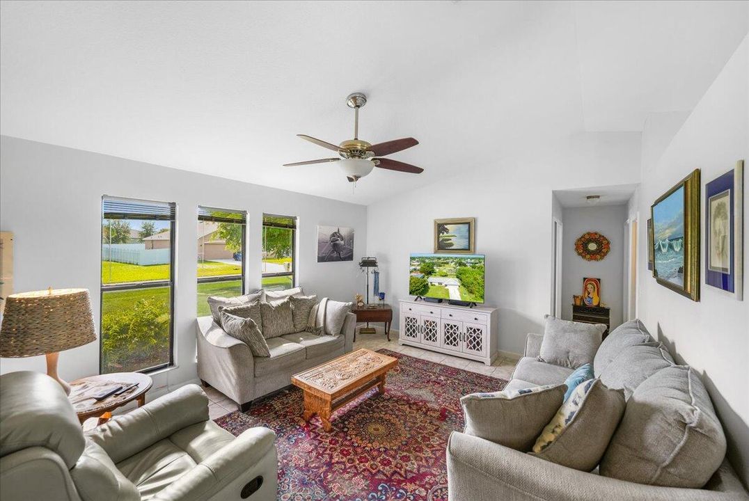 Active With Contract: $299,900 (3 beds, 2 baths, 1128 Square Feet)