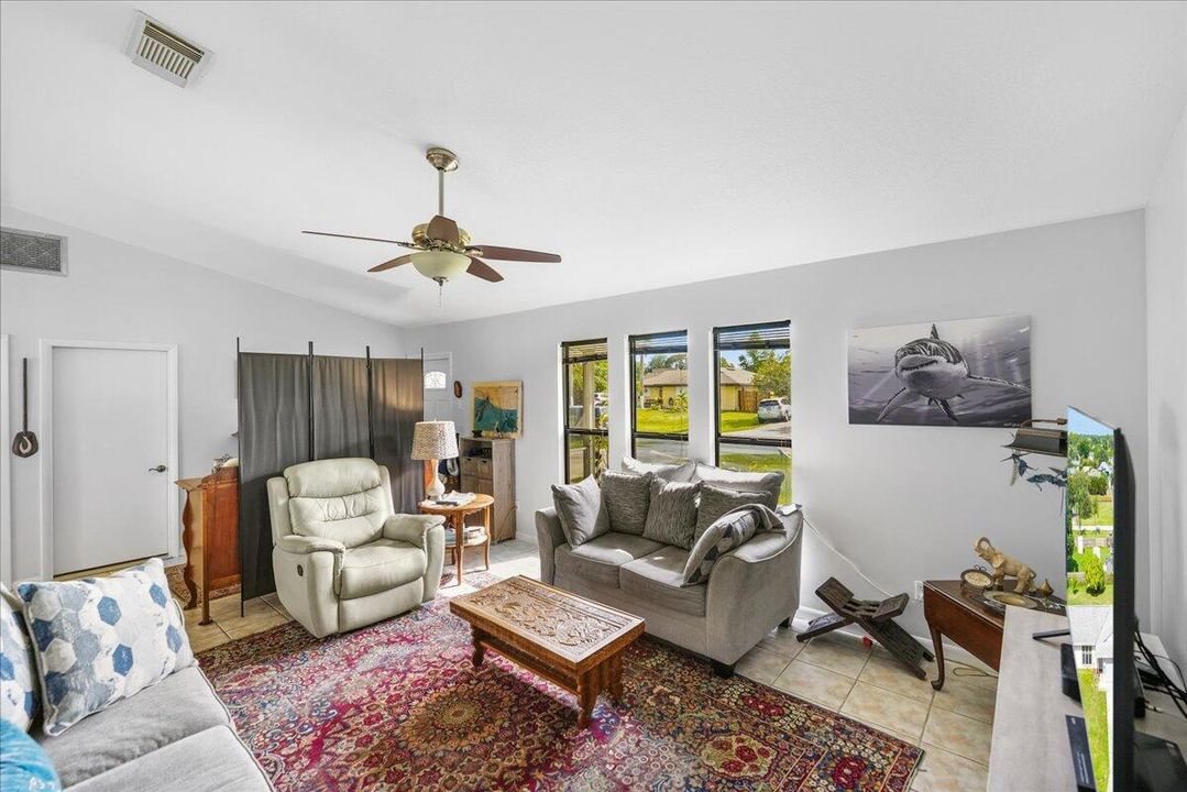 Active With Contract: $299,900 (3 beds, 2 baths, 1128 Square Feet)