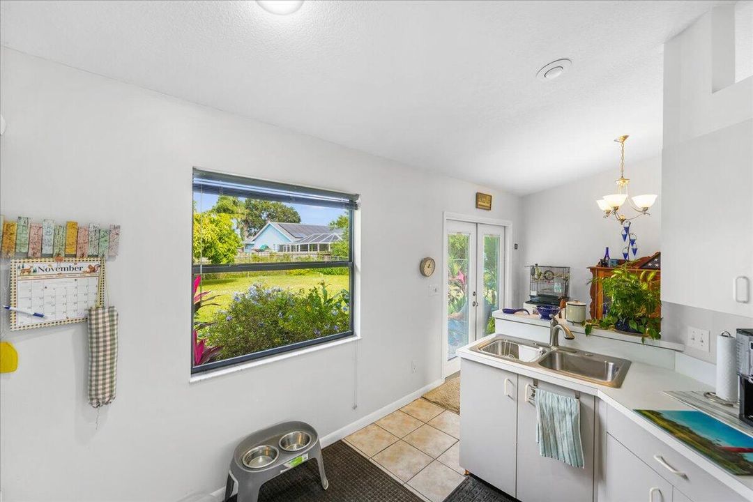 Active With Contract: $299,900 (3 beds, 2 baths, 1128 Square Feet)