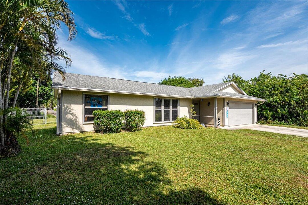 Active With Contract: $299,900 (3 beds, 2 baths, 1128 Square Feet)