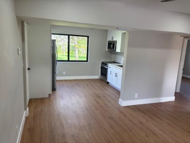 For Rent: $2,350 (2 beds, 1 baths, 963 Square Feet)