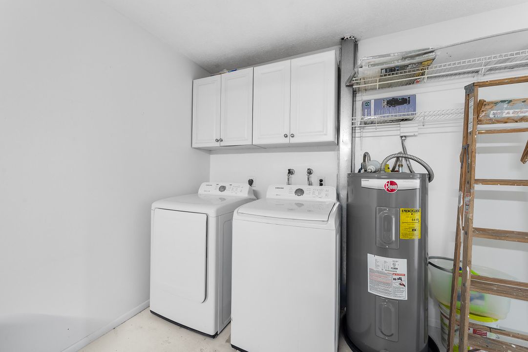 待售: $315,000 (2 贝兹, 2 浴室, 912 平方英尺)