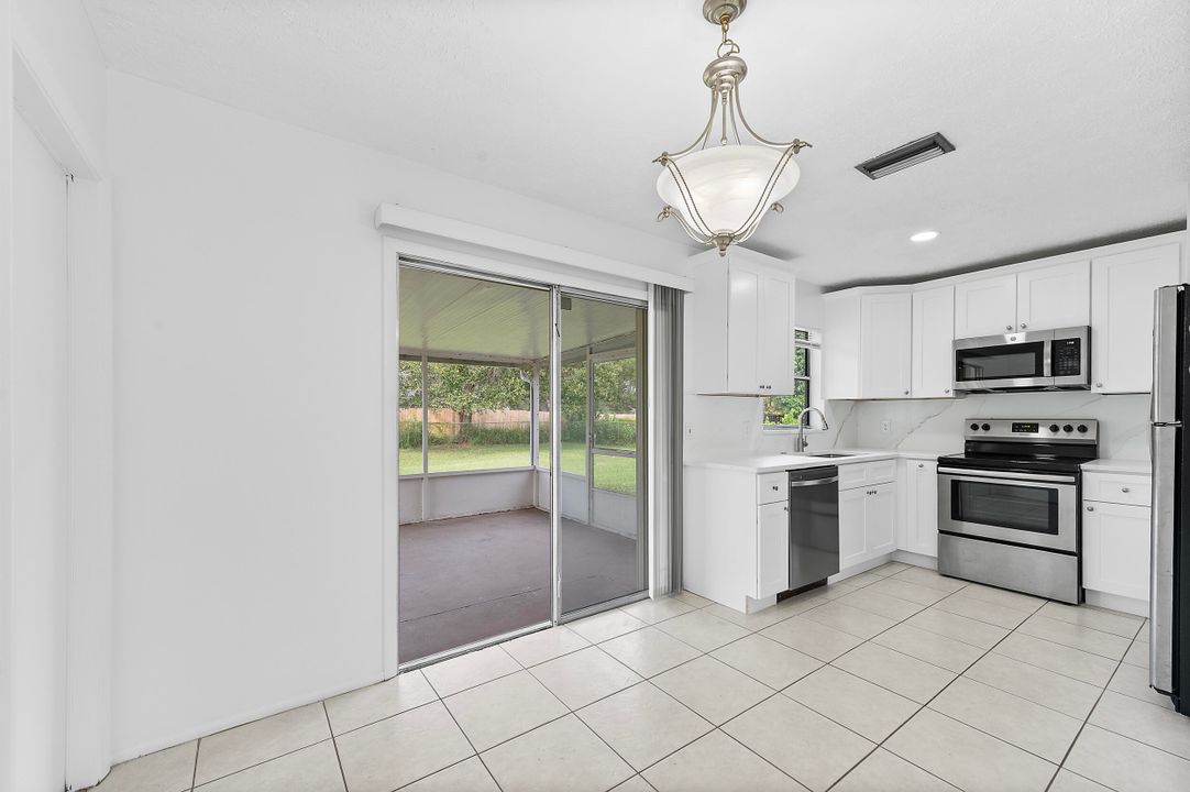 待售: $315,000 (2 贝兹, 2 浴室, 912 平方英尺)