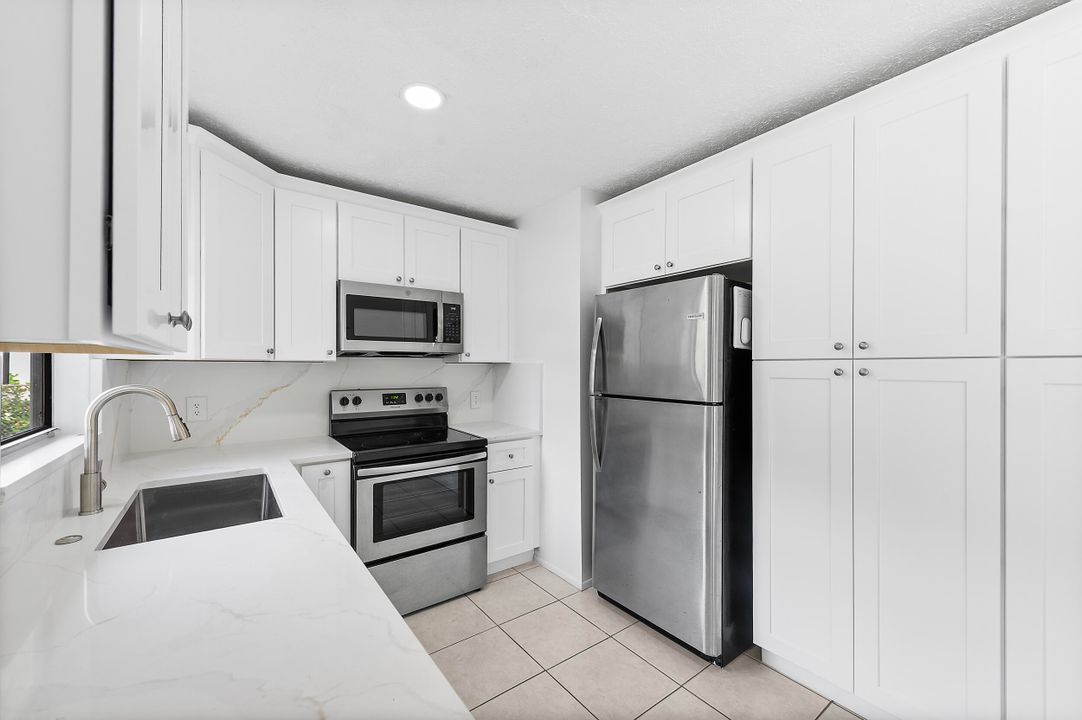 待售: $315,000 (2 贝兹, 2 浴室, 912 平方英尺)