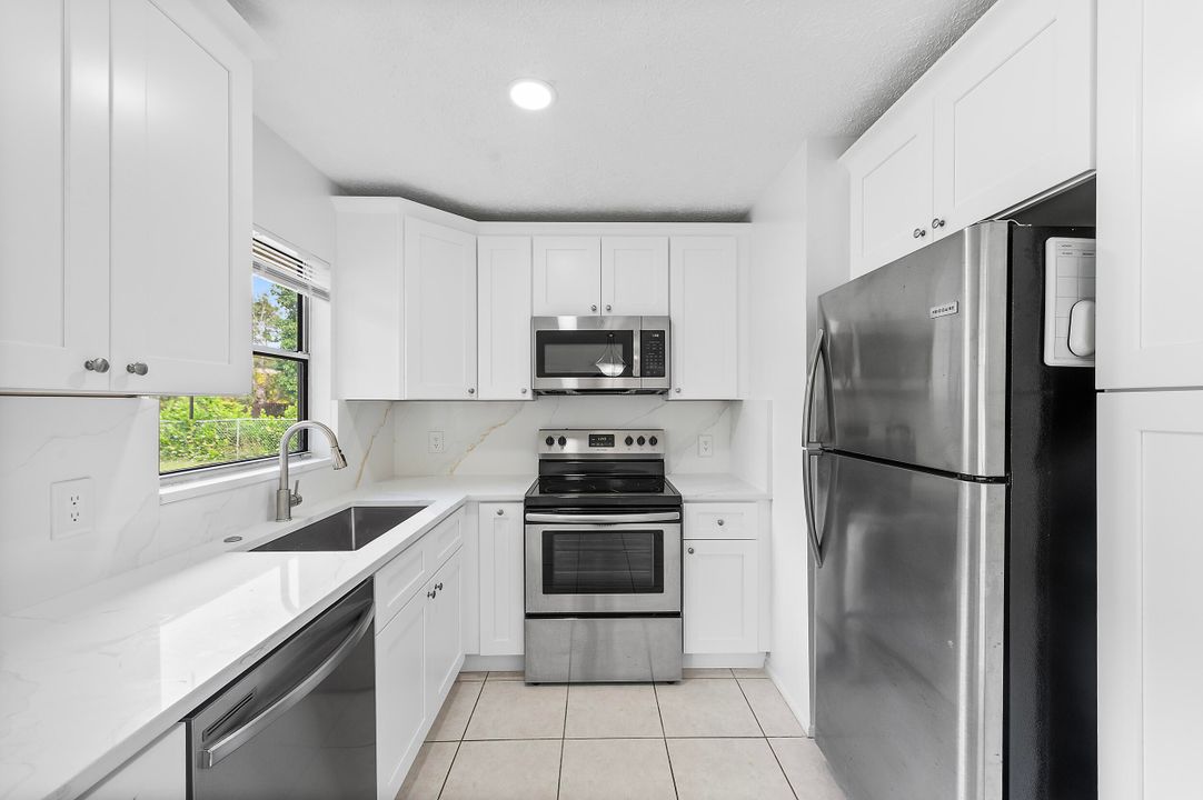 待售: $315,000 (2 贝兹, 2 浴室, 912 平方英尺)