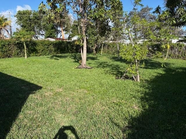 For Rent: $2,350 (2 beds, 1 baths, 963 Square Feet)