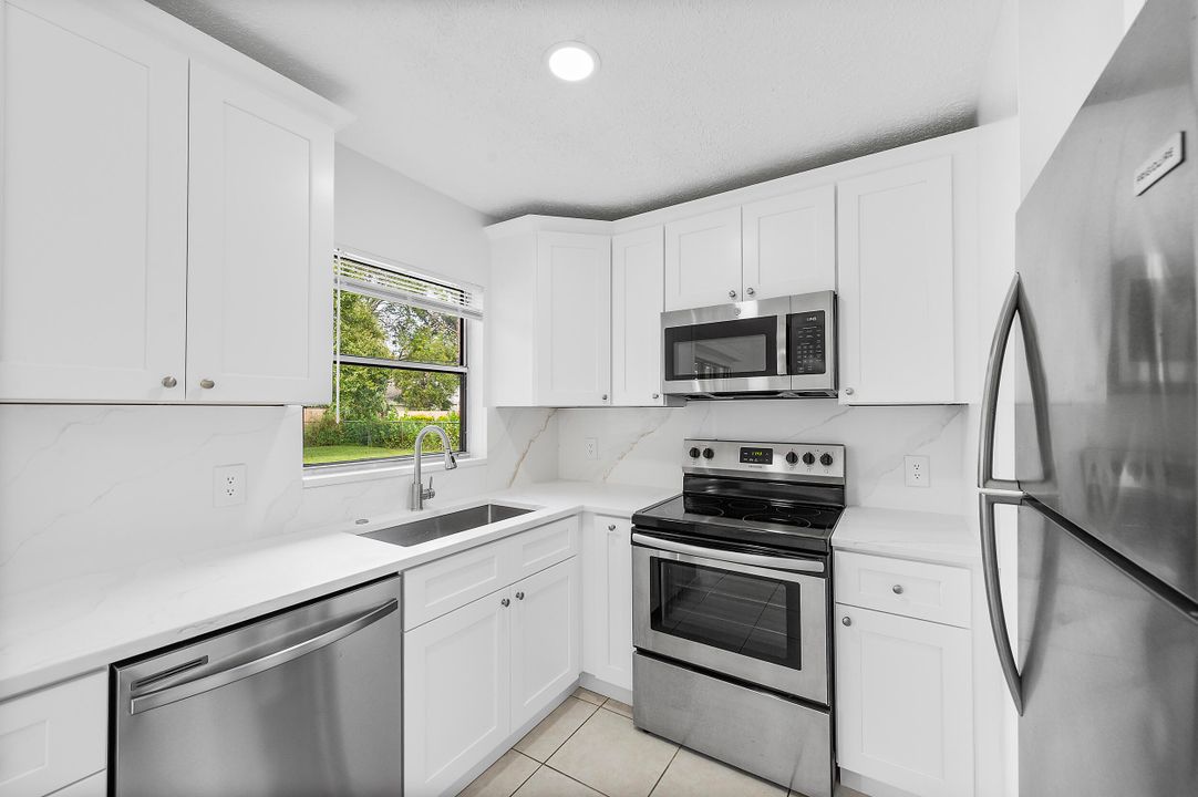 待售: $315,000 (2 贝兹, 2 浴室, 912 平方英尺)