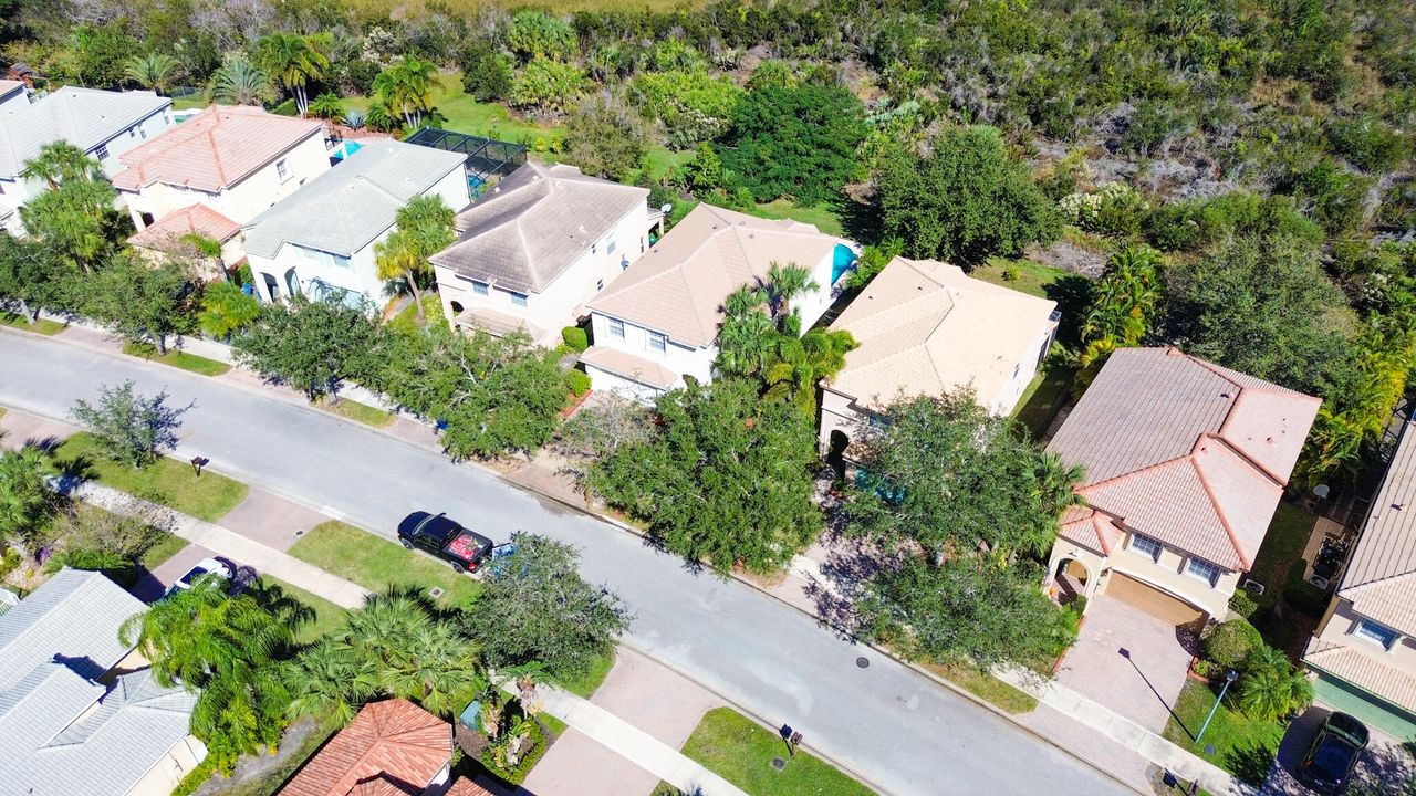 For Sale: $545,000 (5 beds, 2 baths, 2772 Square Feet)