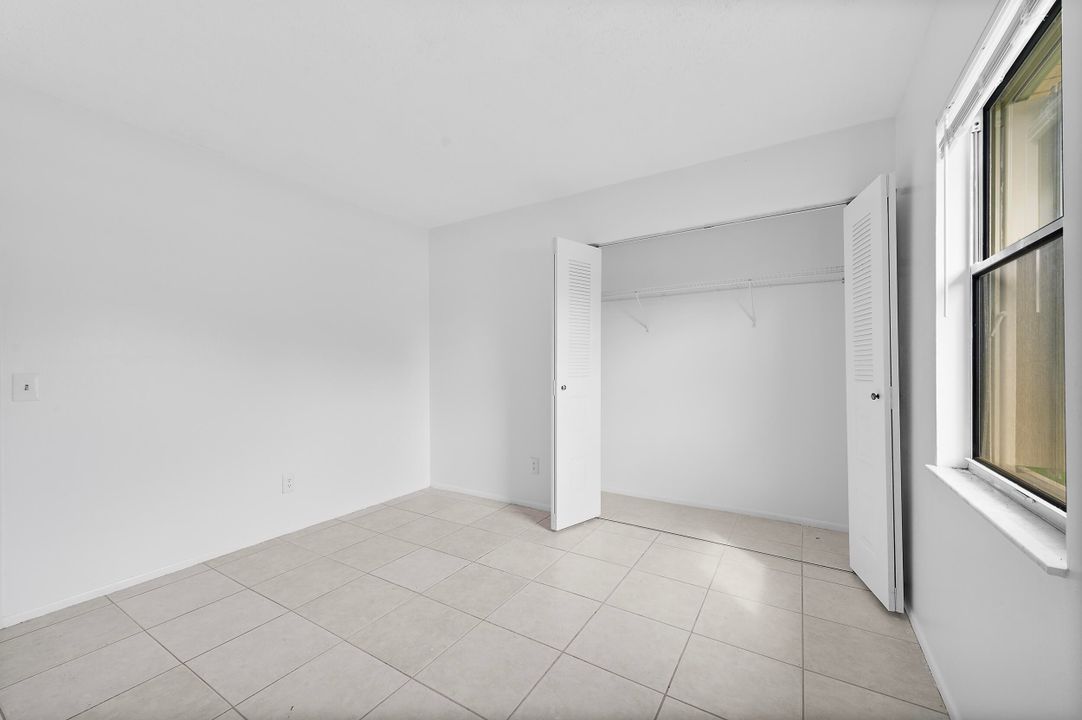 待售: $315,000 (2 贝兹, 2 浴室, 912 平方英尺)