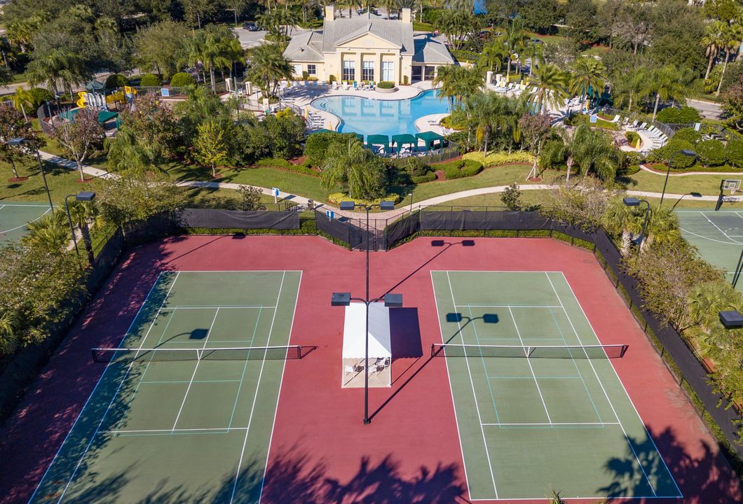 For Sale: $545,000 (5 beds, 2 baths, 2772 Square Feet)