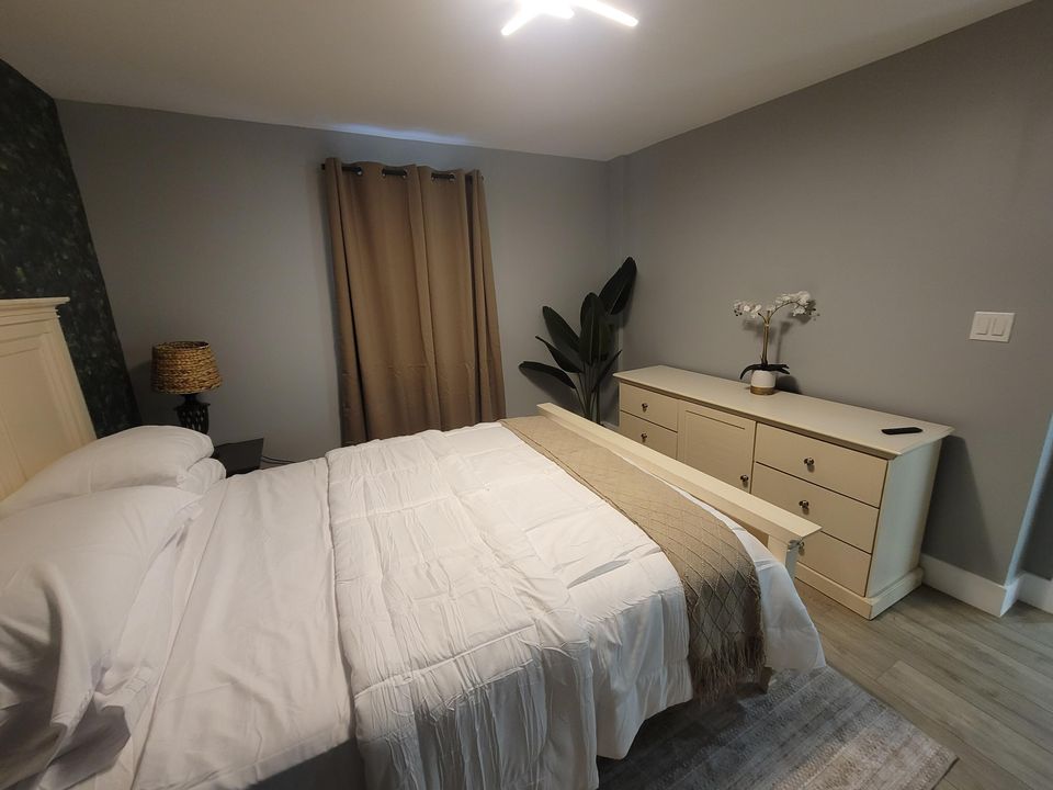 出租: $4,800 (4 贝兹, 4 浴室, 1900 平方英尺)