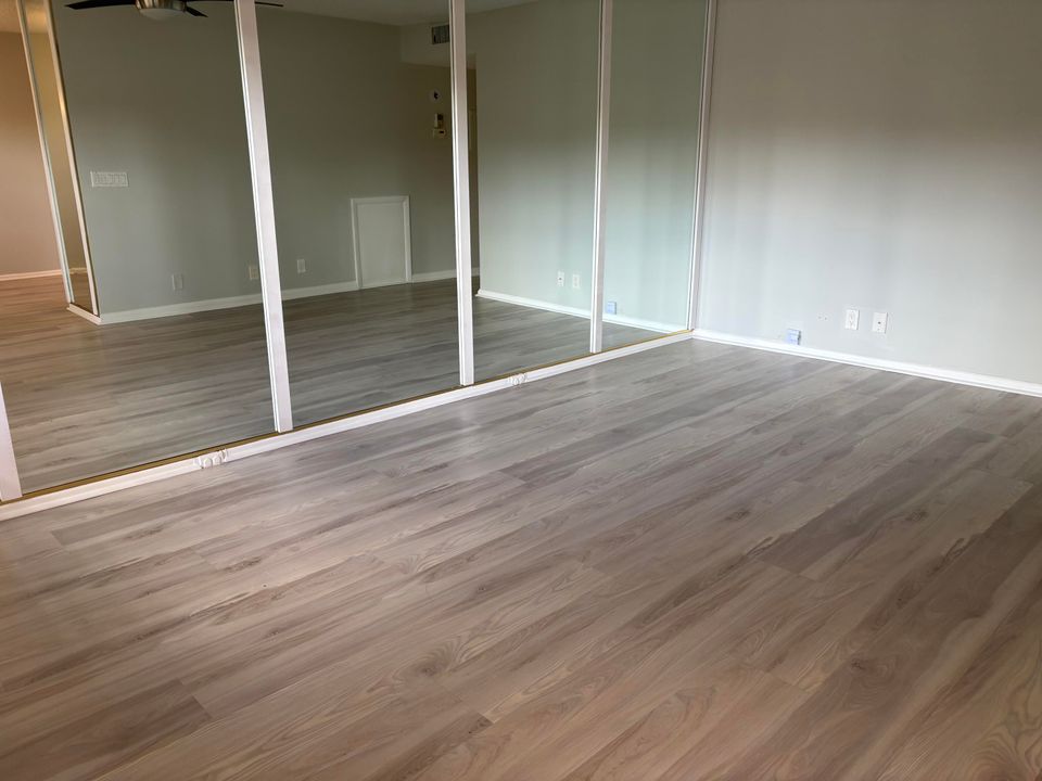 合同活跃: $1,799 (2 贝兹, 2 浴室, 916 平方英尺)