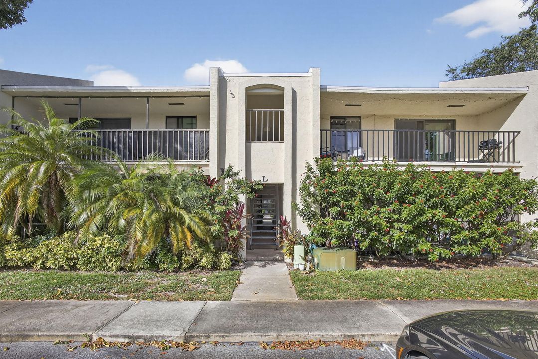 На продажу: $300,000 (2 спален, 2 ванн, 1100 Квадратных фут)