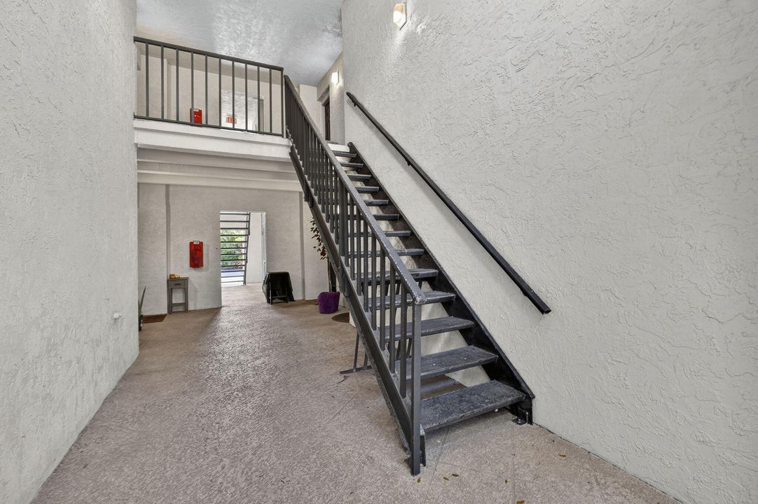 На продажу: $300,000 (2 спален, 2 ванн, 1100 Квадратных фут)