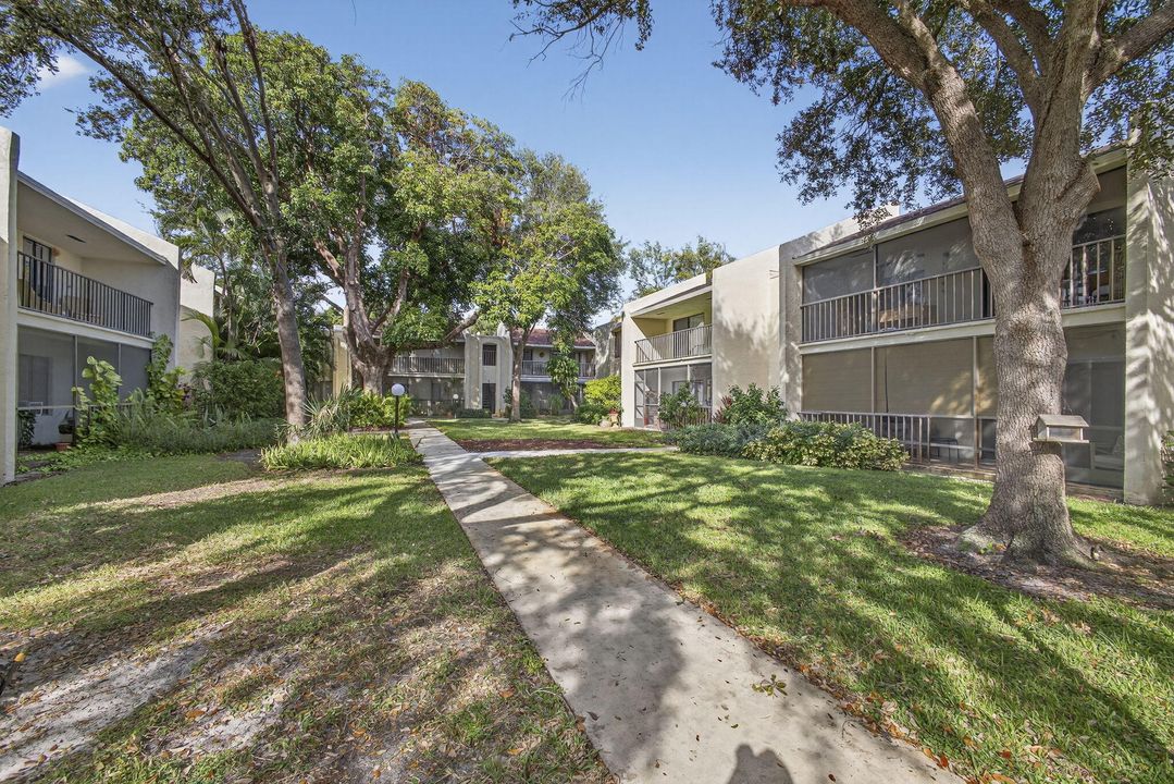 На продажу: $300,000 (2 спален, 2 ванн, 1100 Квадратных фут)