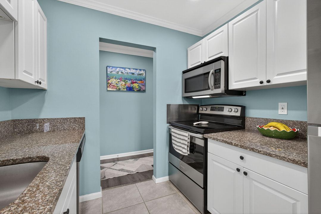 На продажу: $300,000 (2 спален, 2 ванн, 1100 Квадратных фут)