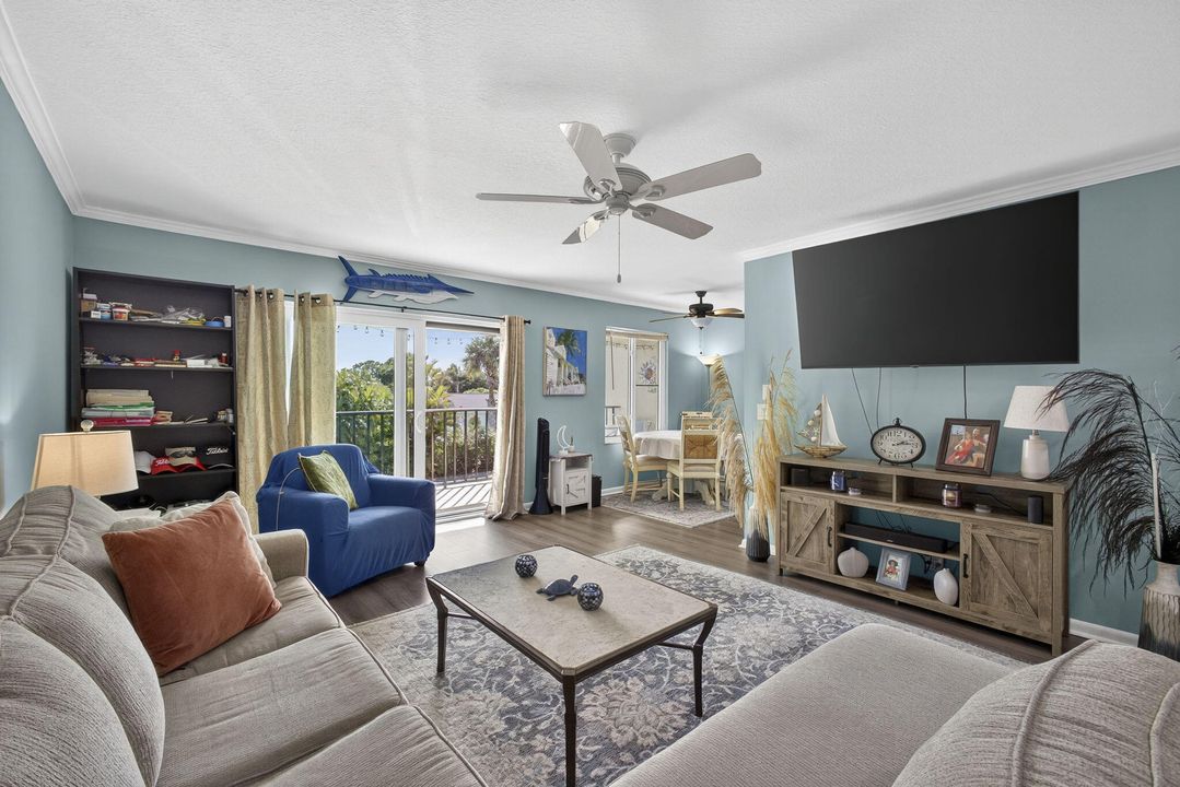 На продажу: $300,000 (2 спален, 2 ванн, 1100 Квадратных фут)