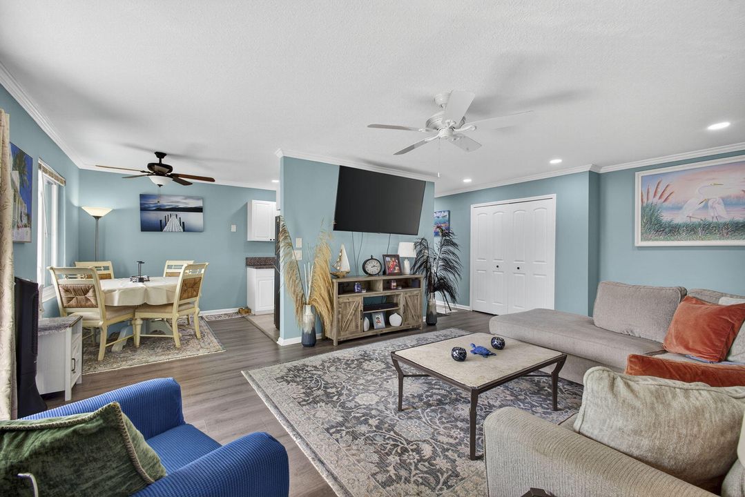 На продажу: $300,000 (2 спален, 2 ванн, 1100 Квадратных фут)