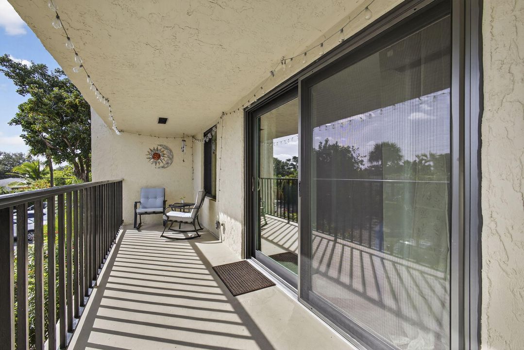 На продажу: $300,000 (2 спален, 2 ванн, 1100 Квадратных фут)