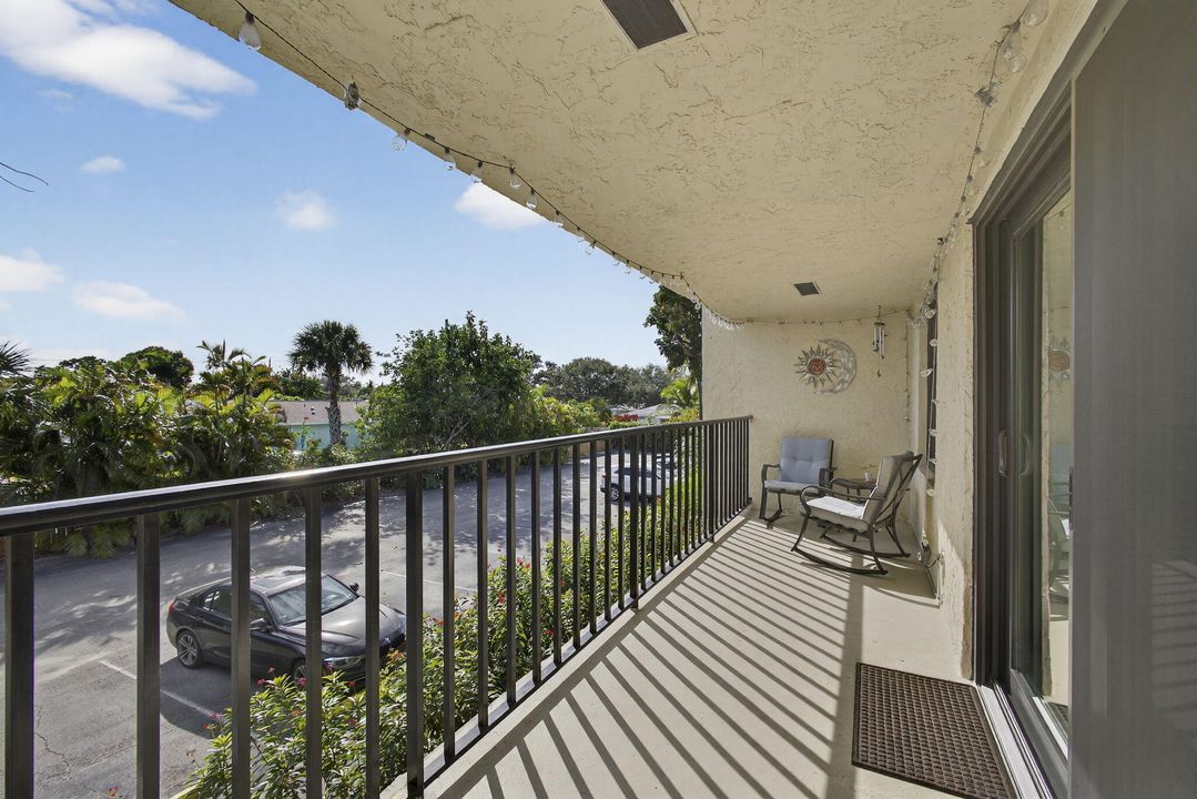 На продажу: $300,000 (2 спален, 2 ванн, 1100 Квадратных фут)