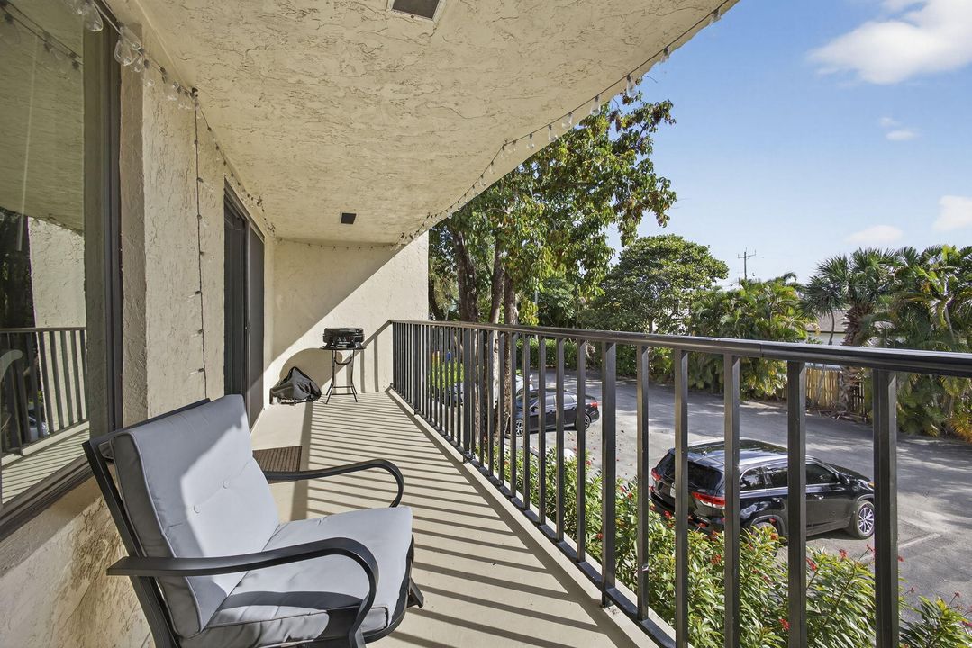 На продажу: $300,000 (2 спален, 2 ванн, 1100 Квадратных фут)