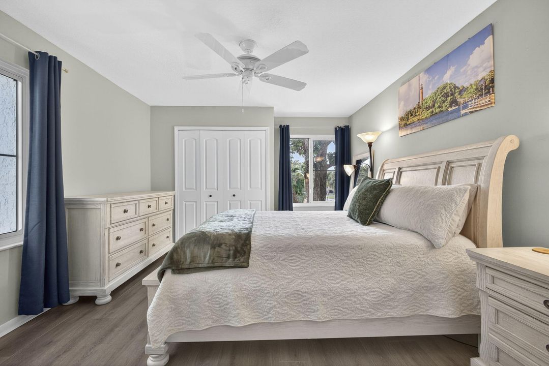 На продажу: $300,000 (2 спален, 2 ванн, 1100 Квадратных фут)