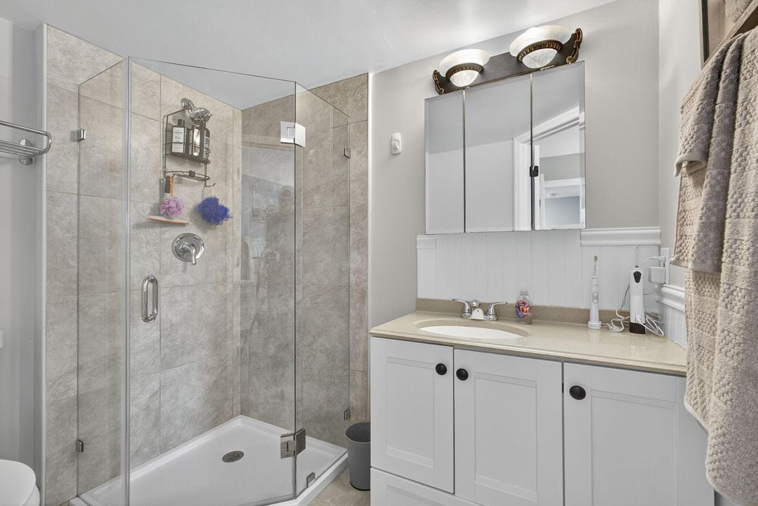 На продажу: $300,000 (2 спален, 2 ванн, 1100 Квадратных фут)