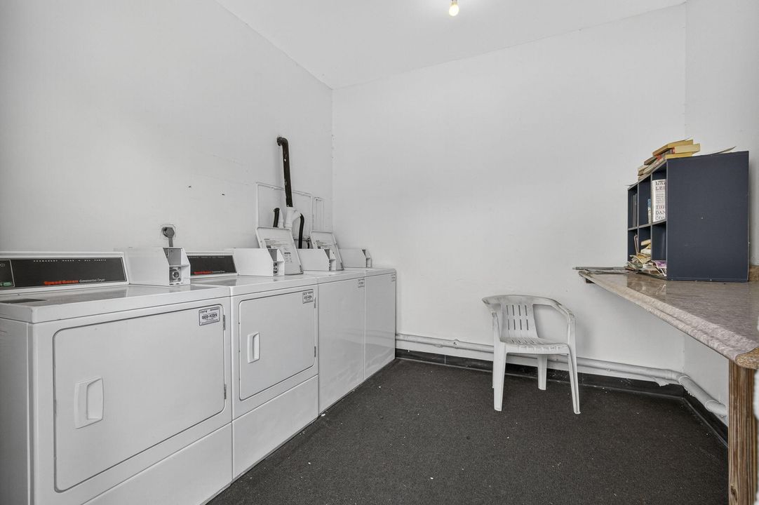 На продажу: $300,000 (2 спален, 2 ванн, 1100 Квадратных фут)