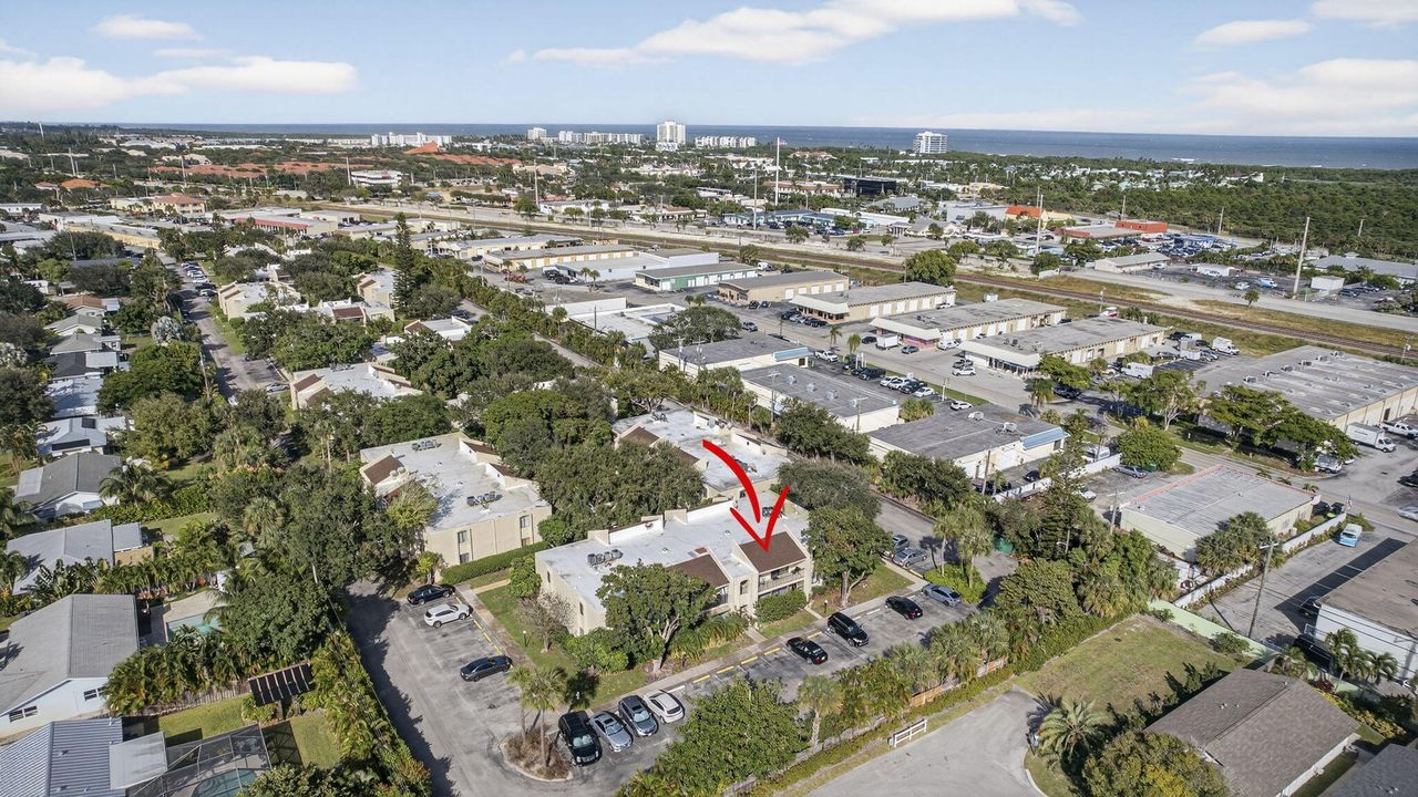 На продажу: $300,000 (2 спален, 2 ванн, 1100 Квадратных фут)