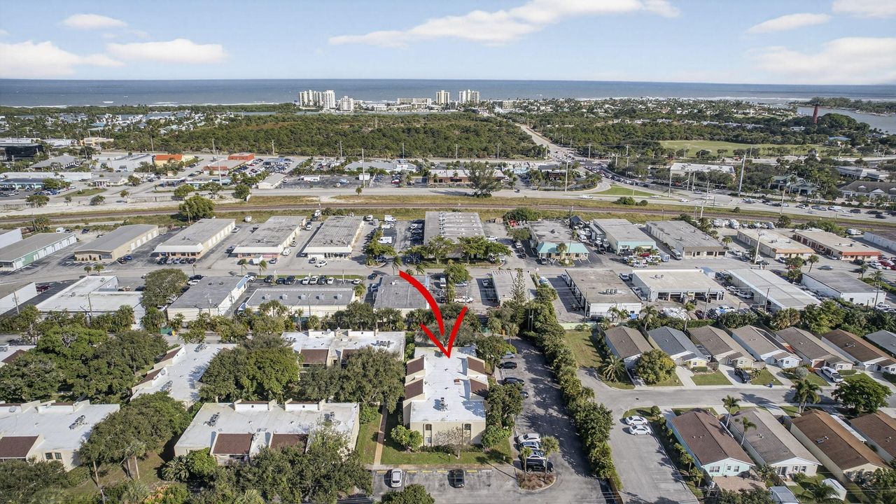 На продажу: $300,000 (2 спален, 2 ванн, 1100 Квадратных фут)