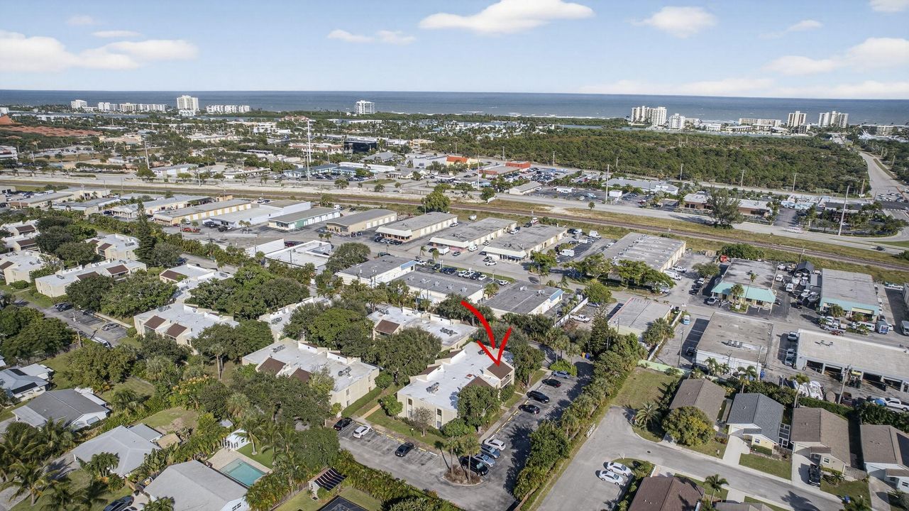 На продажу: $300,000 (2 спален, 2 ванн, 1100 Квадратных фут)