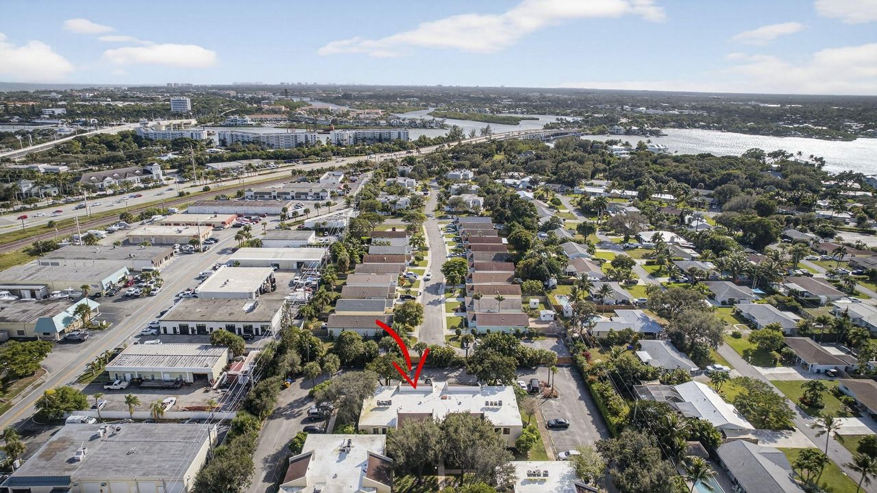 На продажу: $300,000 (2 спален, 2 ванн, 1100 Квадратных фут)