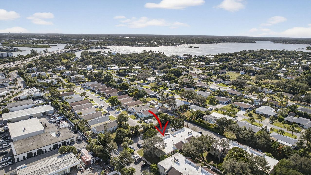 На продажу: $300,000 (2 спален, 2 ванн, 1100 Квадратных фут)