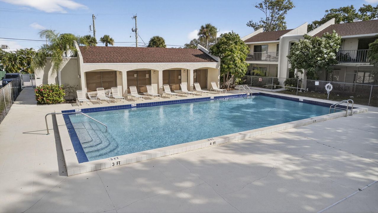 На продажу: $300,000 (2 спален, 2 ванн, 1100 Квадратных фут)