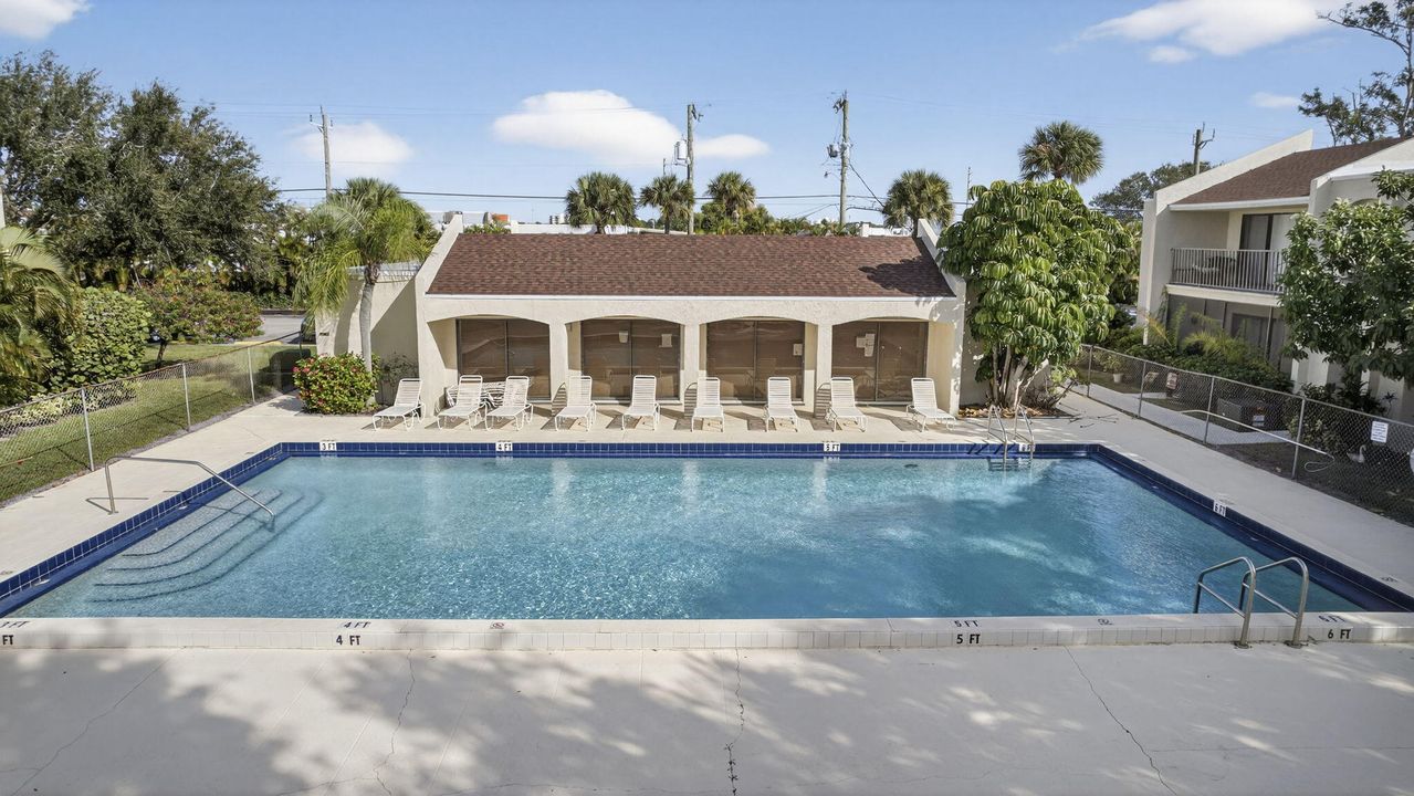 На продажу: $300,000 (2 спален, 2 ванн, 1100 Квадратных фут)