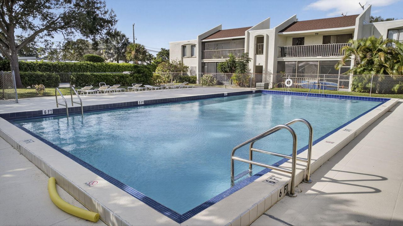 На продажу: $300,000 (2 спален, 2 ванн, 1100 Квадратных фут)