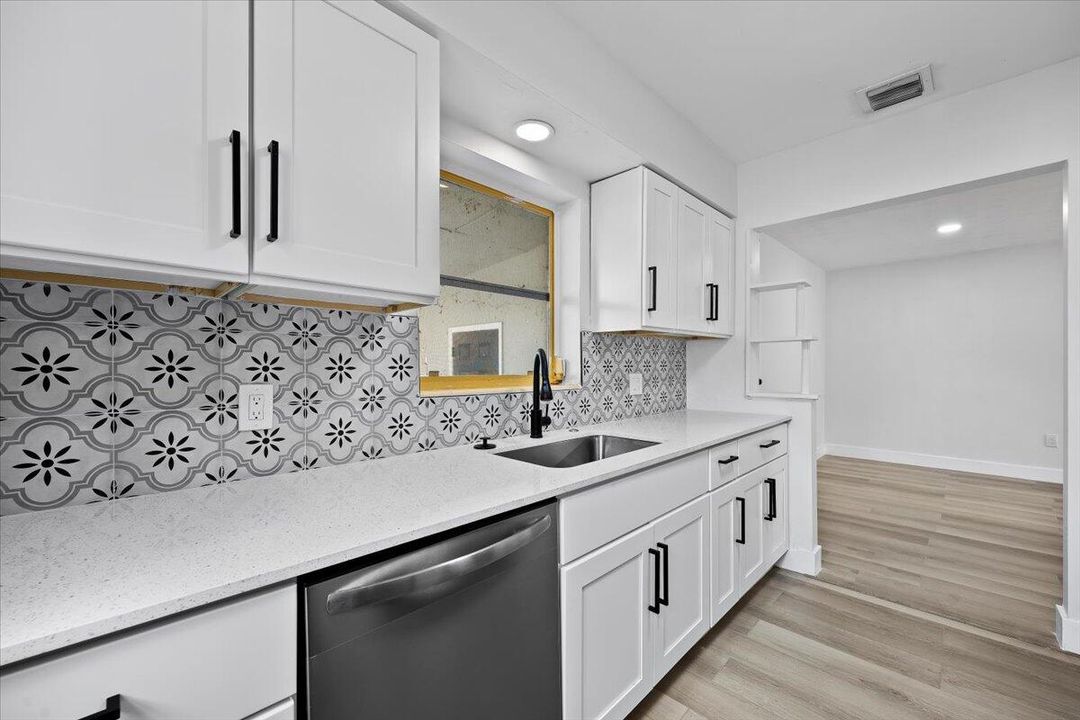 待售: $469,000 (5 贝兹, 3 浴室, 1620 平方英尺)